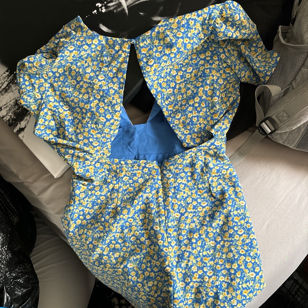 Begainning Boutique floral sun dress Fits like S/M
